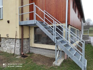 venkovní ocelové schodiště (1).jpg